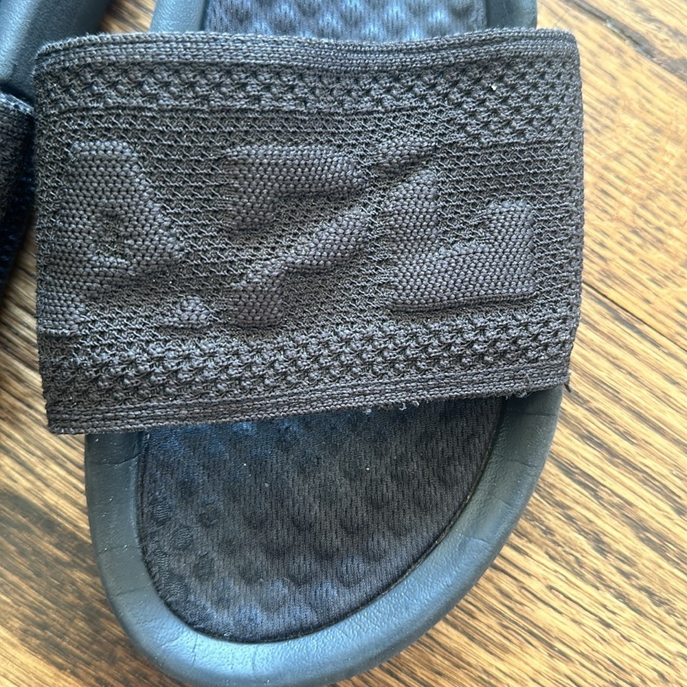 Women’s Apl Slides Size 7 - image 2